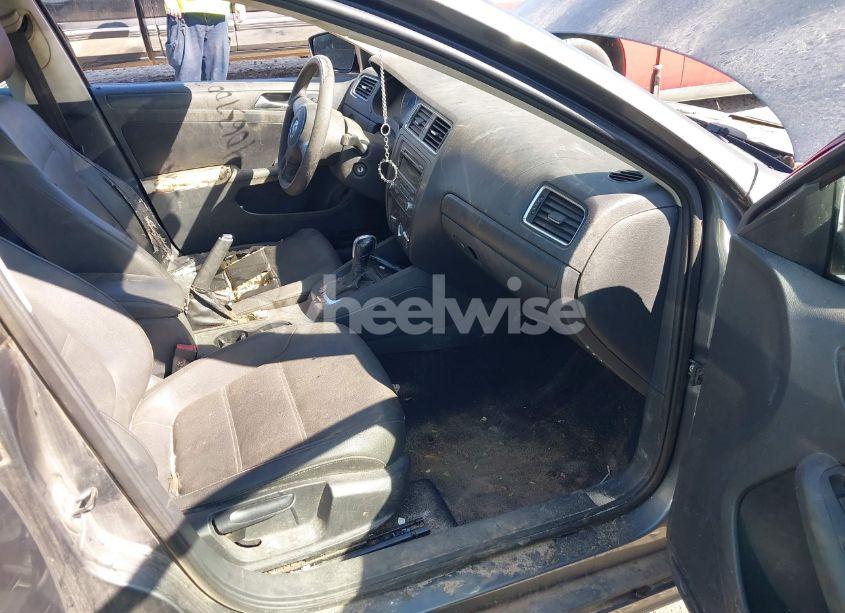 Photo 5 of 2012 Volkswagen Jetta 2.5L SE (VIN 3VWDP7AJ6CM350728)