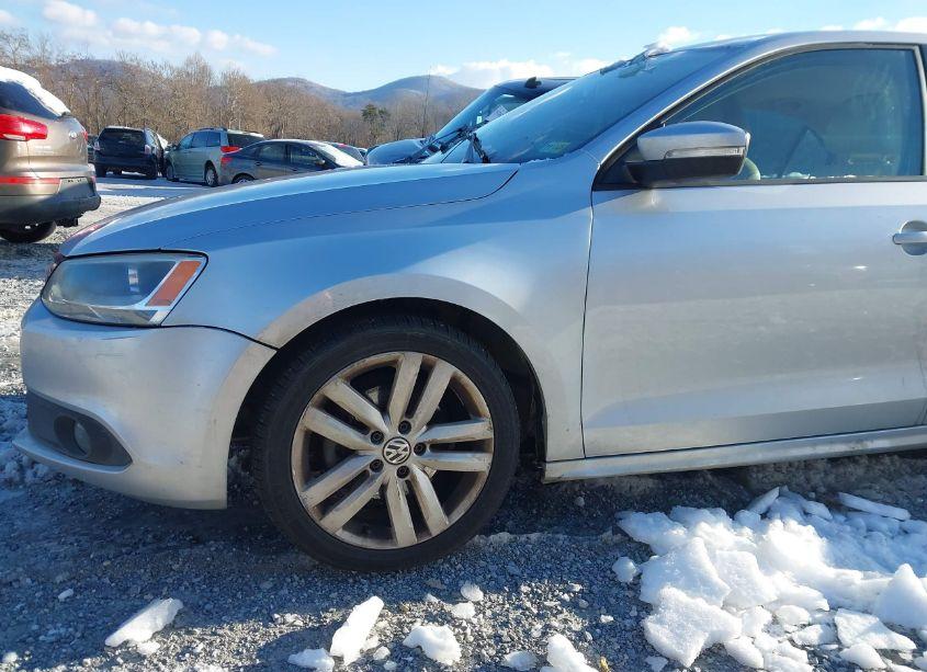Photo 15 of 2012 Volkswagen Jetta 2.5L SE (VIN 3VWDP7AJ6CM379338)