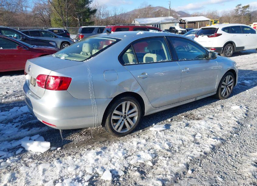 Photo 4 of 2012 Volkswagen Jetta 2.5L SE (VIN 3VWDP7AJ6CM379338)