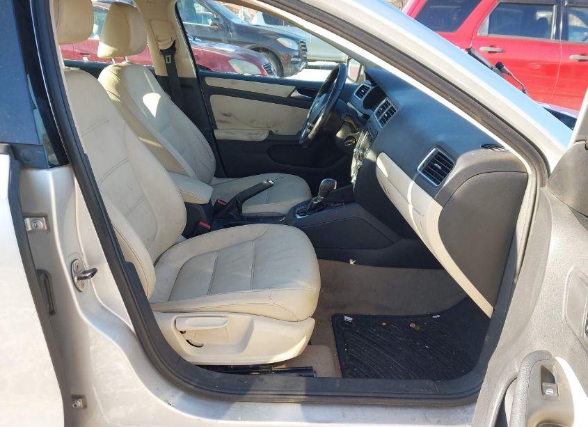 Photo 5 of 2012 Volkswagen Jetta 2.5L SE (VIN 3VWDP7AJ6CM379338)