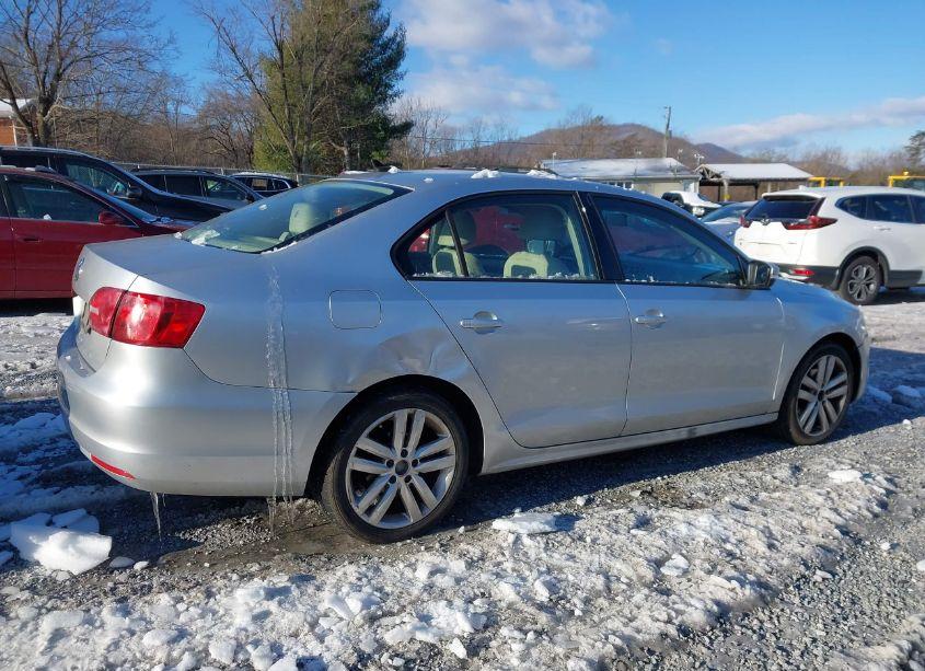 Photo 6 of 2012 Volkswagen Jetta 2.5L SE (VIN 3VWDP7AJ6CM379338)