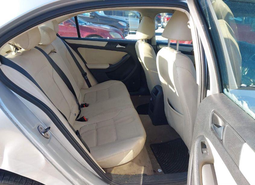 Photo 8 of 2012 Volkswagen Jetta 2.5L SE (VIN 3VWDP7AJ6CM379338)