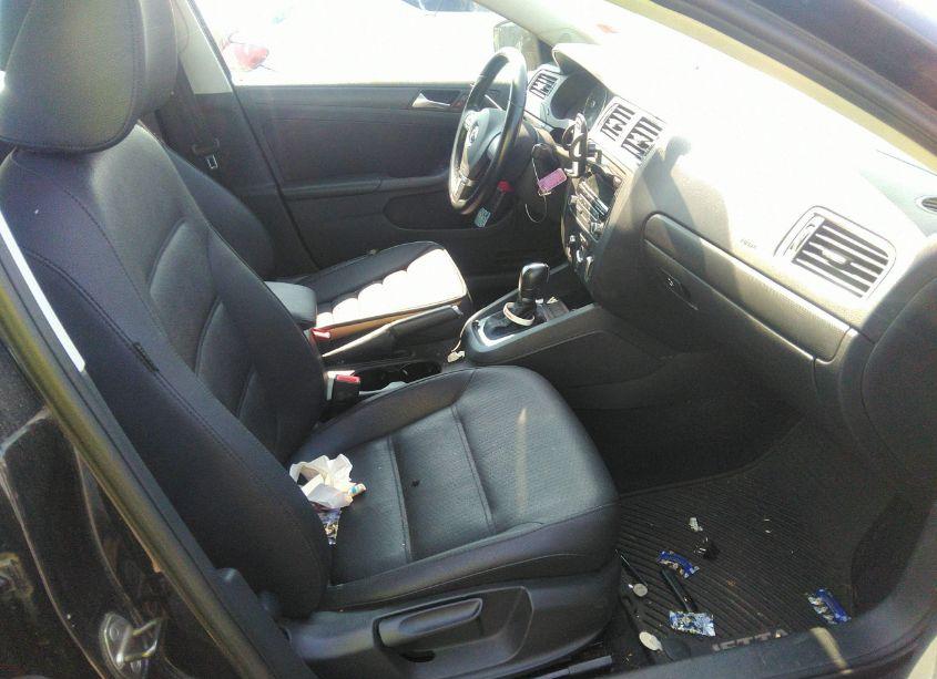 Photo 5 of 2012 Volkswagen Jetta 2.5L SE (VIN 3VWDP7AJ6CM462459)