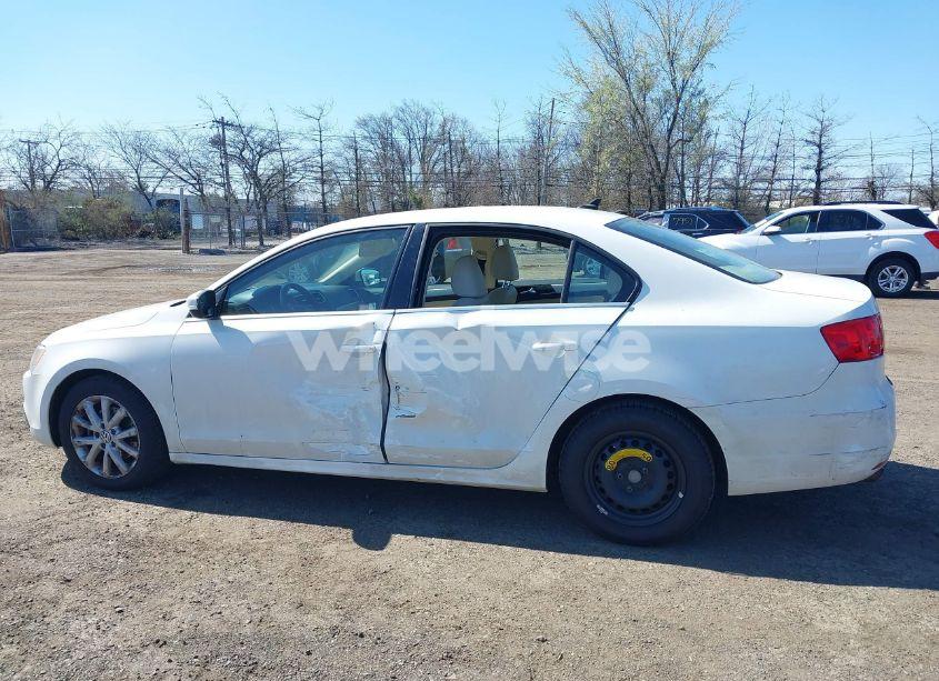 Photo 14 of 2013 Volkswagen Jetta 2.5L SE (VIN 3VWDP7AJ6DM200247)