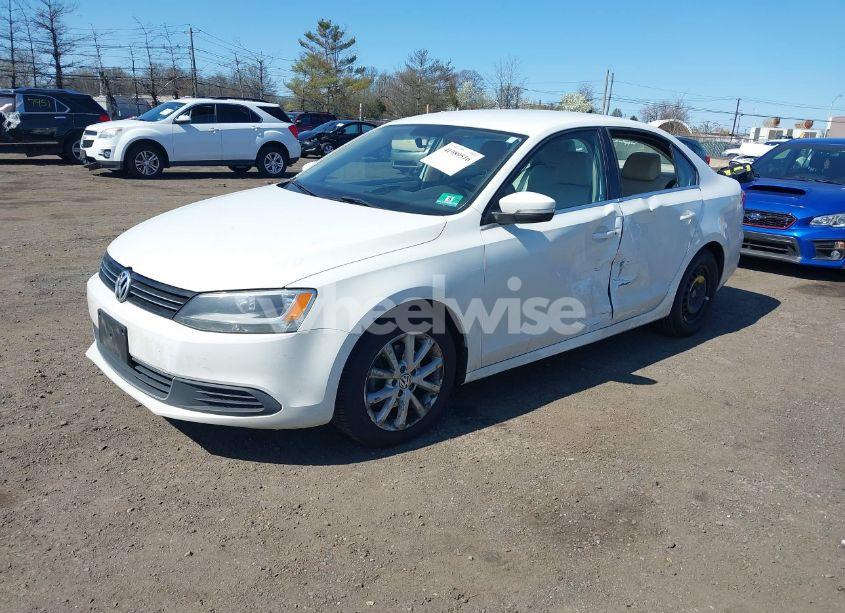 Photo 2 of 2013 Volkswagen Jetta 2.5L SE (VIN 3VWDP7AJ6DM200247)