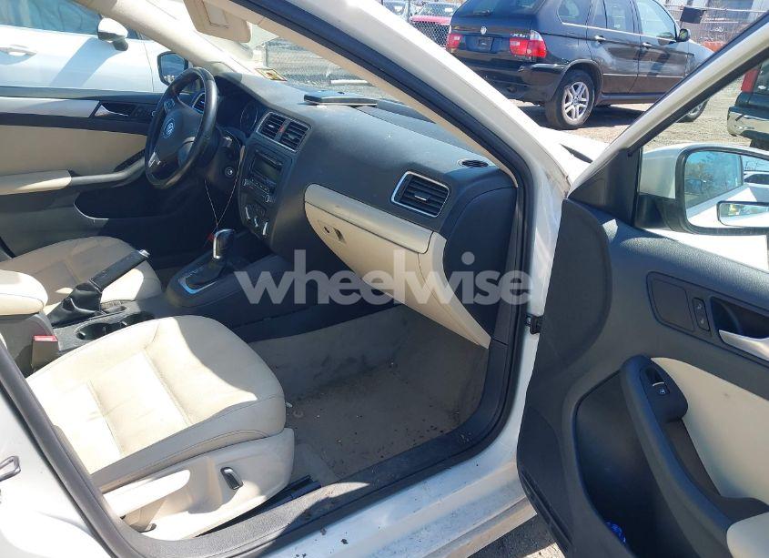 Photo 5 of 2013 Volkswagen Jetta 2.5L SE (VIN 3VWDP7AJ6DM200247)
