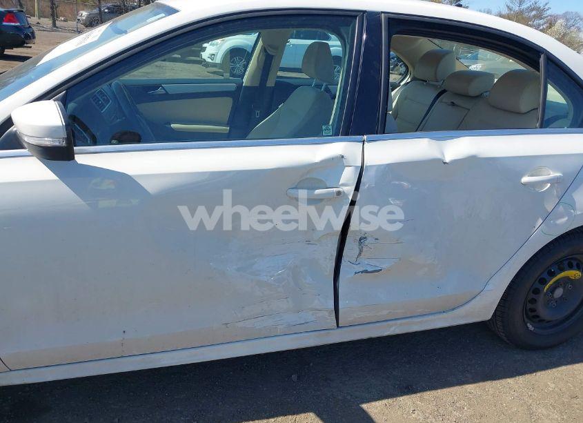 Photo 6 of 2013 Volkswagen Jetta 2.5L SE (VIN 3VWDP7AJ6DM200247)