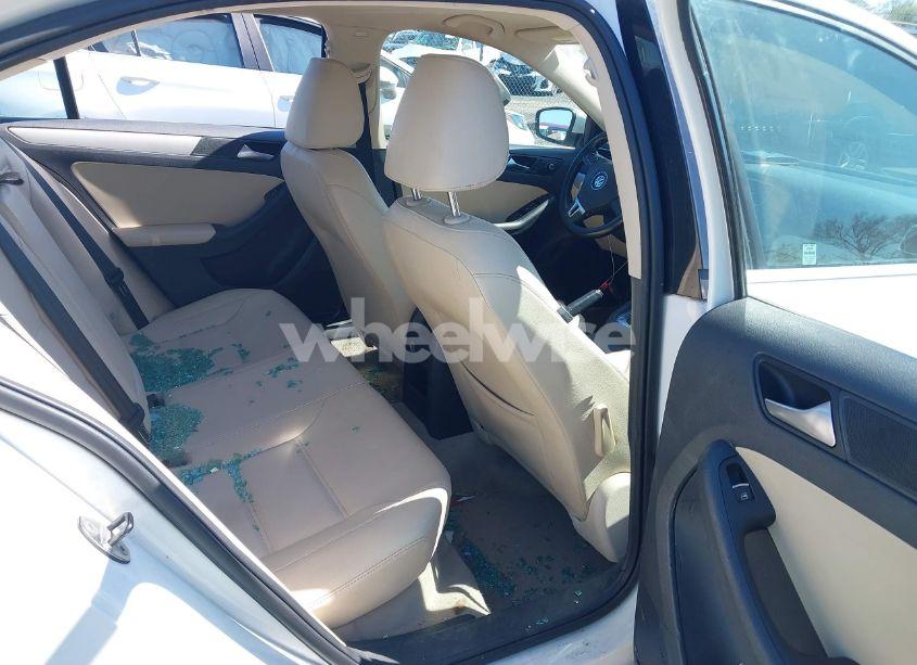 Photo 8 of 2013 Volkswagen Jetta 2.5L SE (VIN 3VWDP7AJ6DM200247)