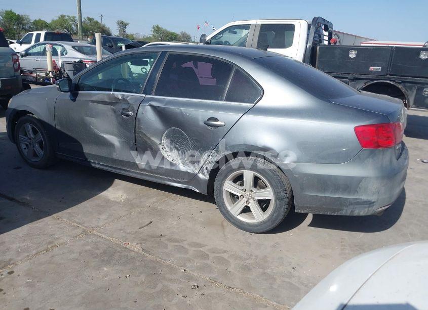 Photo 3 of 2013 Volkswagen Jetta 2.5L SE (VIN 3VWDP7AJ6DM210776)