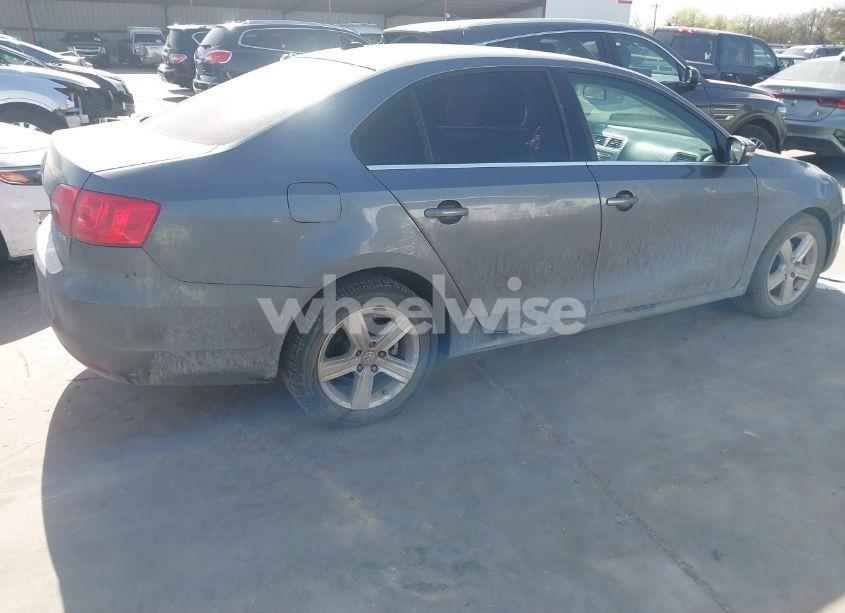 Photo 4 of 2013 Volkswagen Jetta 2.5L SE (VIN 3VWDP7AJ6DM210776)