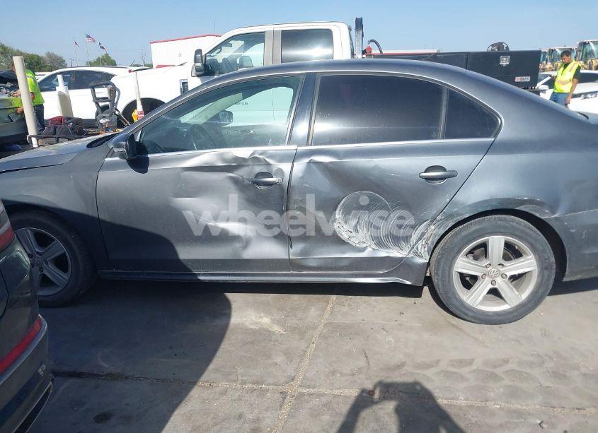 Photo 6 of 2013 Volkswagen Jetta 2.5L SE (VIN 3VWDP7AJ6DM210776)