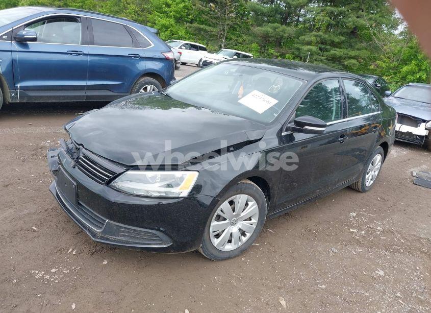 Photo 2 of 2013 Volkswagen Jetta 2.5L SE (VIN 3VWDP7AJ6DM353839)