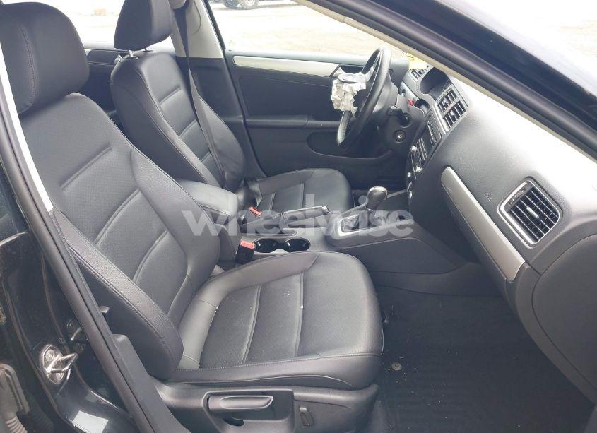 Photo 5 of 2013 Volkswagen Jetta 2.5L SE (VIN 3VWDP7AJ6DM353839)