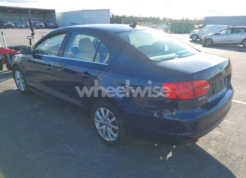 Photo 3 of 2013 Volkswagen Jetta 2.5L SE (VIN 3VWDP7AJ6DM367563)