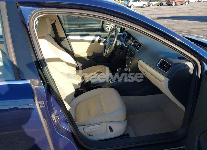 Photo 5 of 2013 Volkswagen Jetta 2.5L SE (VIN 3VWDP7AJ6DM367563)