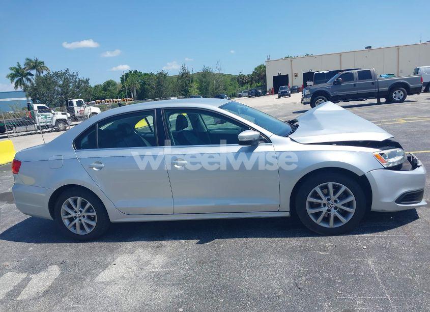 Photo 13 of 2013 Volkswagen Jetta 2.5L SE (VIN 3VWDP7AJ6DM376487)