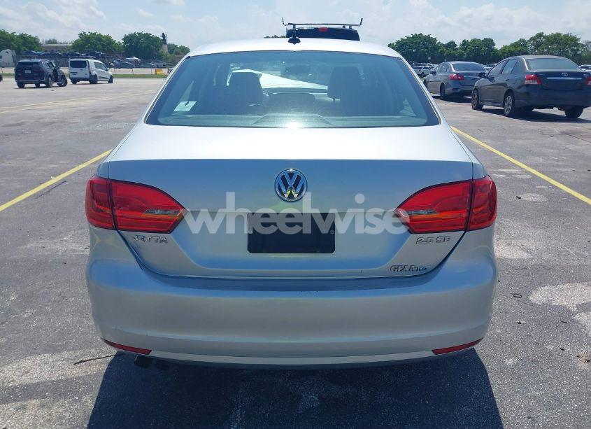 Photo 16 of 2013 Volkswagen Jetta 2.5L SE (VIN 3VWDP7AJ6DM376487)