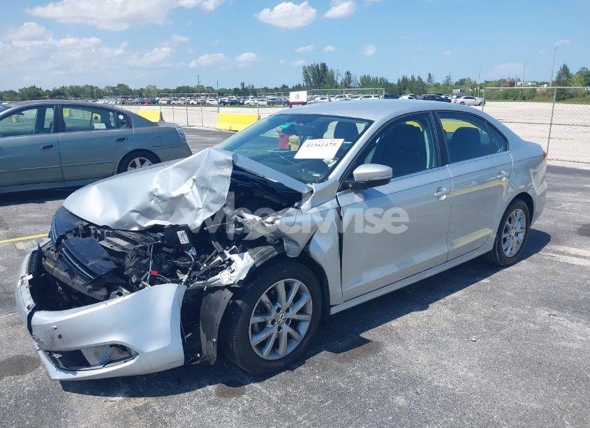 Photo 2 of 2013 Volkswagen Jetta 2.5L SE (VIN 3VWDP7AJ6DM376487)
