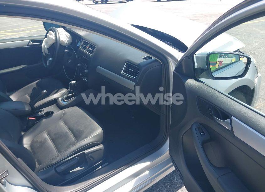 Photo 5 of 2013 Volkswagen Jetta 2.5L SE (VIN 3VWDP7AJ6DM376487)