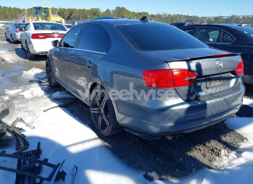 Photo 3 of 2013 Volkswagen Jetta 2.5L SE (VIN 3VWDP7AJ6DM382774)