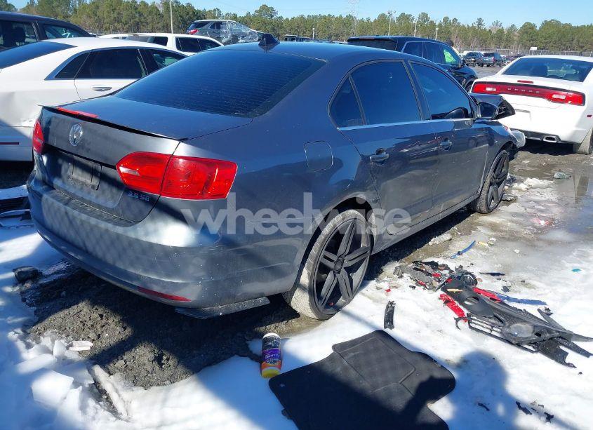 Photo 4 of 2013 Volkswagen Jetta 2.5L SE (VIN 3VWDP7AJ6DM382774)