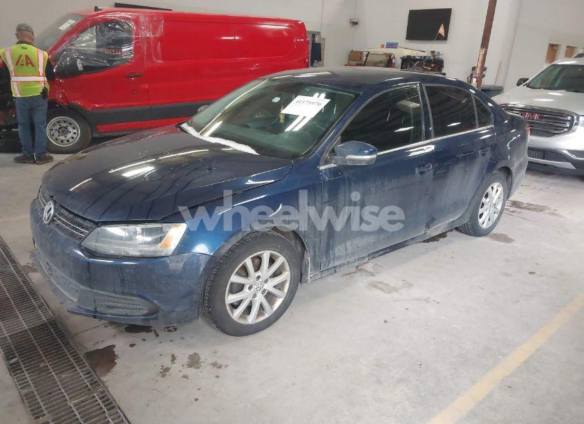 Photo 2 of 2013 Volkswagen Jetta 2.5L SE (VIN 3VWDP7AJ6DM400383)
