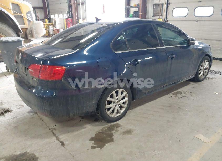 Photo 4 of 2013 Volkswagen Jetta 2.5L SE (VIN 3VWDP7AJ6DM400383)