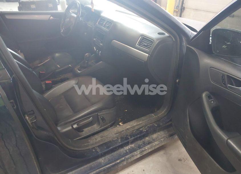 Photo 5 of 2013 Volkswagen Jetta 2.5L SE (VIN 3VWDP7AJ6DM400383)