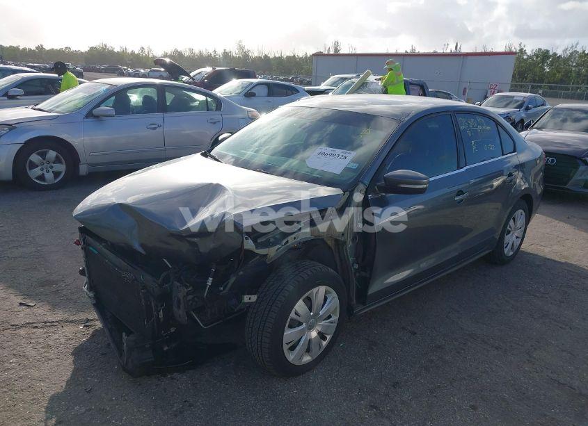 Photo 2 of 2013 Volkswagen Jetta 2.5L SE (VIN 3VWDP7AJ6DM406376)