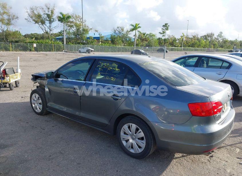 Photo 3 of 2013 Volkswagen Jetta 2.5L SE (VIN 3VWDP7AJ6DM406376)