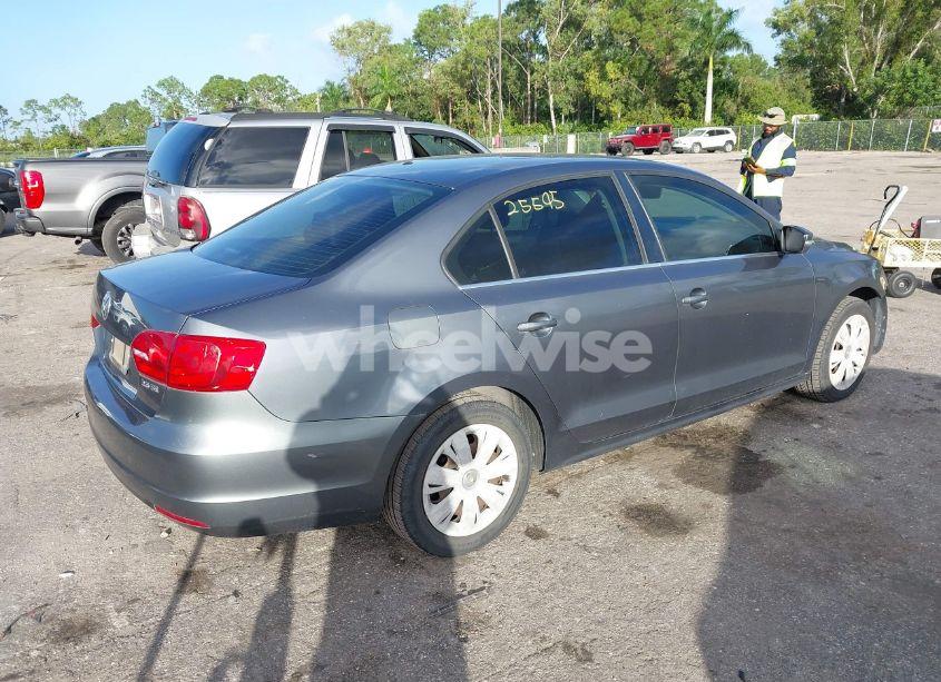 Photo 4 of 2013 Volkswagen Jetta 2.5L SE (VIN 3VWDP7AJ6DM406376)