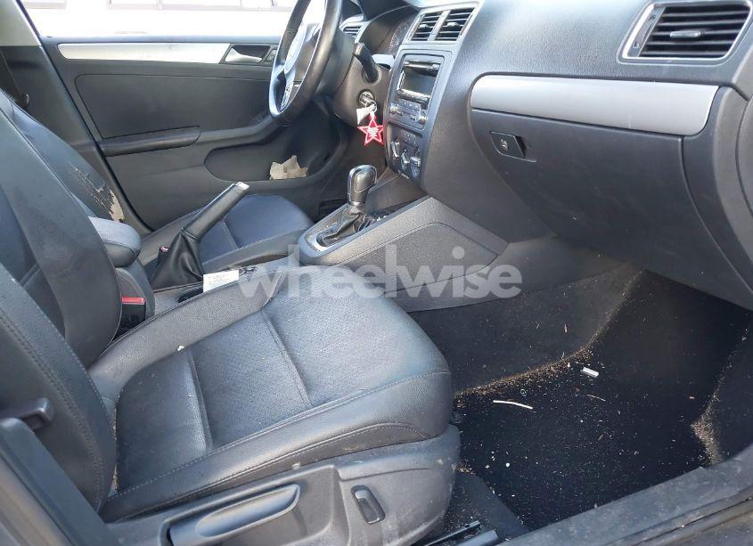 Photo 5 of 2013 Volkswagen Jetta 2.5L SE (VIN 3VWDP7AJ6DM406376)