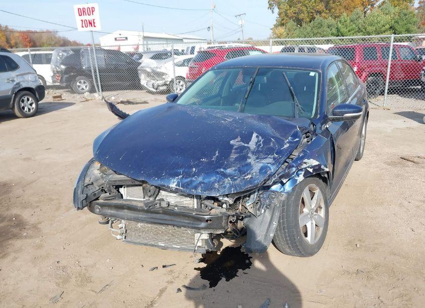 Photo 2 of 2013 Volkswagen Jetta SE (VIN 3VWDP7AJ6DM409021)