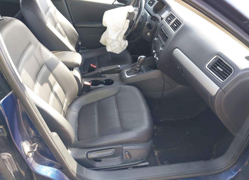 Photo 5 of 2013 Volkswagen Jetta SE (VIN 3VWDP7AJ6DM409021)