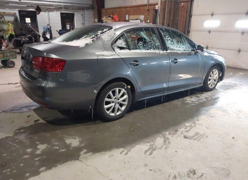 Photo 4 of 2013 Volkswagen Jetta 2.5L SE (VIN 3VWDP7AJ6DM421573)