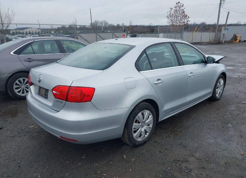 Photo 4 of 2013 Volkswagen Jetta 2.5L SE (VIN 3VWDP7AJ6DM431777)