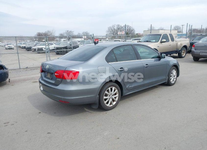 Photo 4 of 2013 Volkswagen Jetta 2.5L SE (VIN 3VWDP7AJ6DM433495)