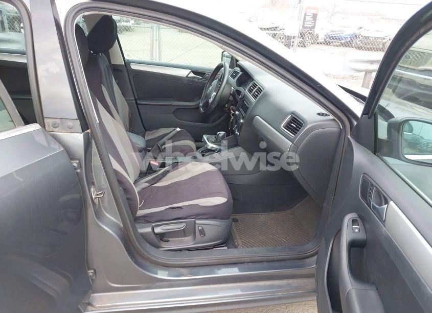 Photo 5 of 2013 Volkswagen Jetta 2.5L SE (VIN 3VWDP7AJ6DM433495)