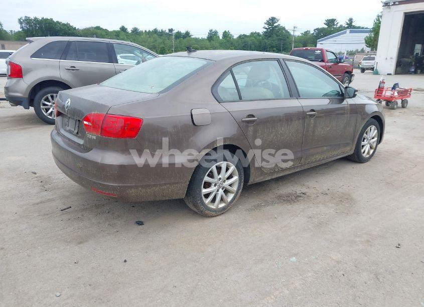 Photo 4 of 2012 Volkswagen Jetta 2.5L SE (VIN 3VWDP7AJ7CM072695)