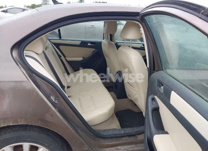 Photo 8 of 2012 Volkswagen Jetta 2.5L SE (VIN 3VWDP7AJ7CM072695)