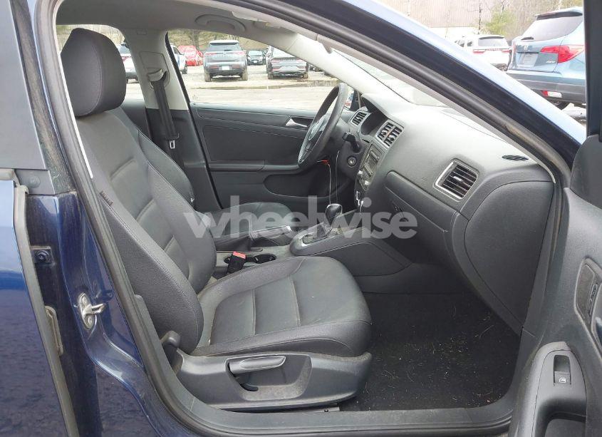 Photo 5 of 2012 Volkswagen Jetta 2.5L SE (VIN 3VWDP7AJ7CM079131)