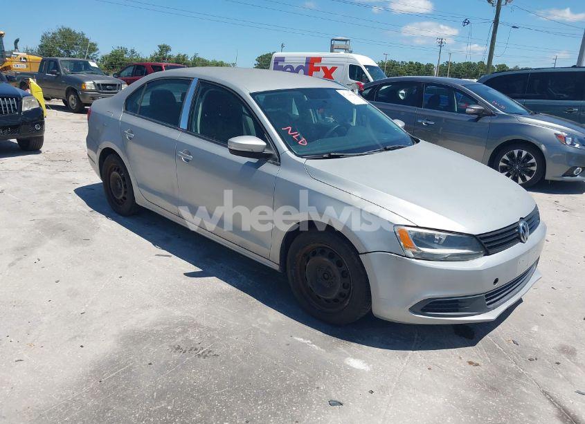 2012 Volkswagen Jetta 2.5L SE (VIN 3VWDP7AJ7CM113004) main photo