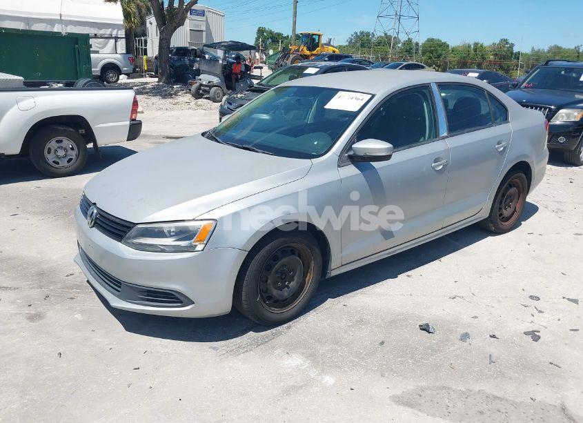 Photo 2 of 2012 Volkswagen Jetta 2.5L SE (VIN 3VWDP7AJ7CM113004)