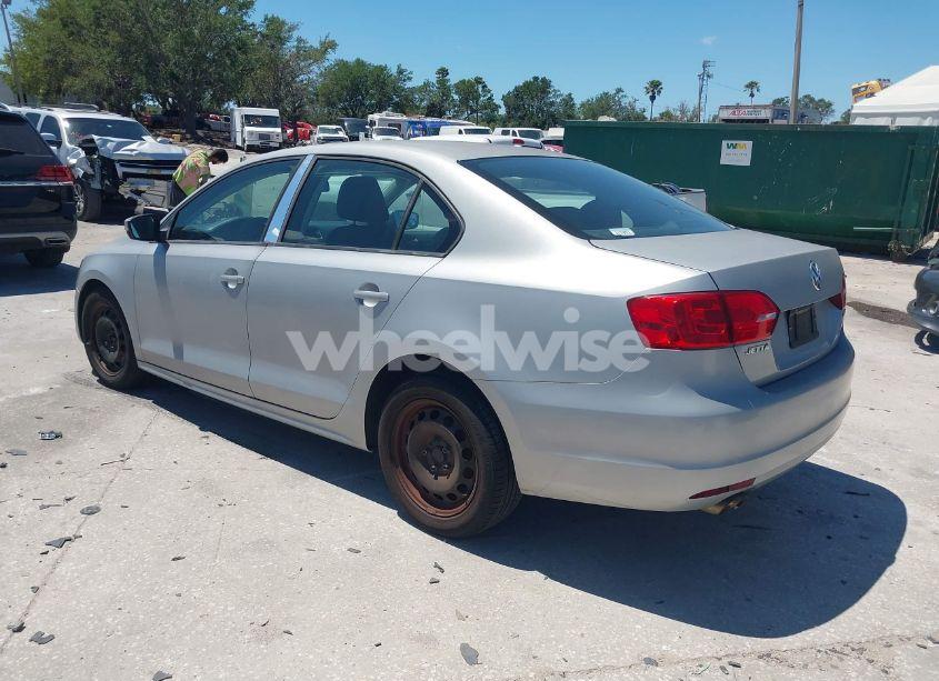 Photo 3 of 2012 Volkswagen Jetta 2.5L SE (VIN 3VWDP7AJ7CM113004)