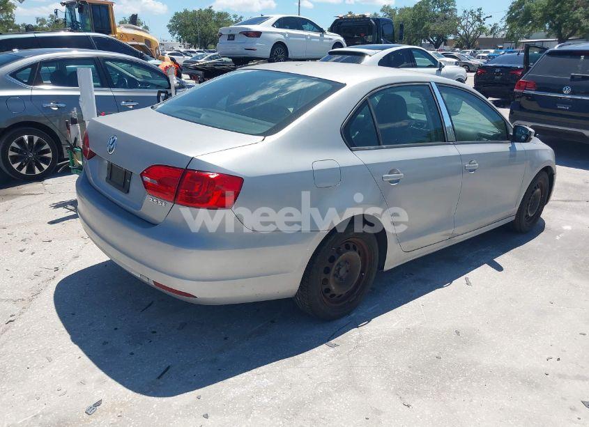Photo 4 of 2012 Volkswagen Jetta 2.5L SE (VIN 3VWDP7AJ7CM113004)