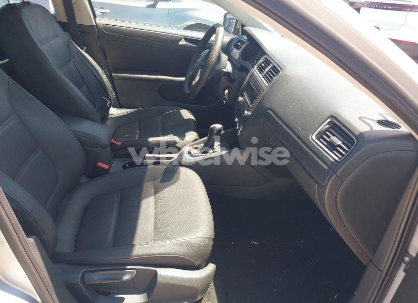 Photo 5 of 2012 Volkswagen Jetta 2.5L SE (VIN 3VWDP7AJ7CM113004)