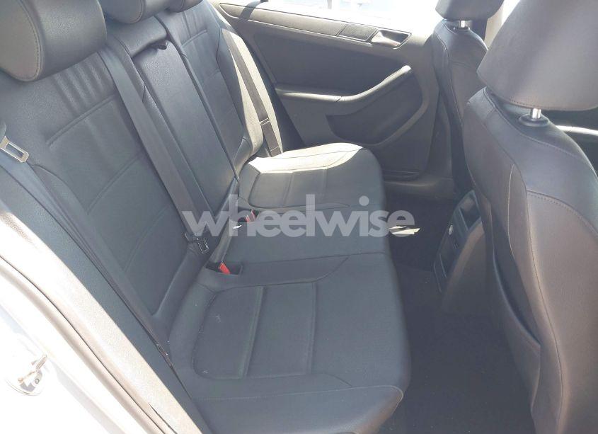 Photo 8 of 2012 Volkswagen Jetta 2.5L SE (VIN 3VWDP7AJ7CM113004)