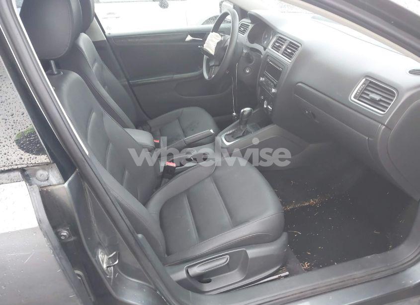 Photo 5 of 2012 Volkswagen Jetta 2.5L SE (VIN 3VWDP7AJ7CM329919)