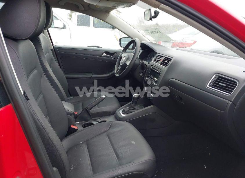 Photo 5 of 2012 Volkswagen Jetta 2.5L SE (VIN 3VWDP7AJ7CM334036)