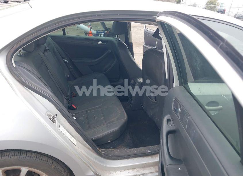 Photo 8 of 2012 Volkswagen Jetta 2.5L SE (VIN 3VWDP7AJ7CM364203)